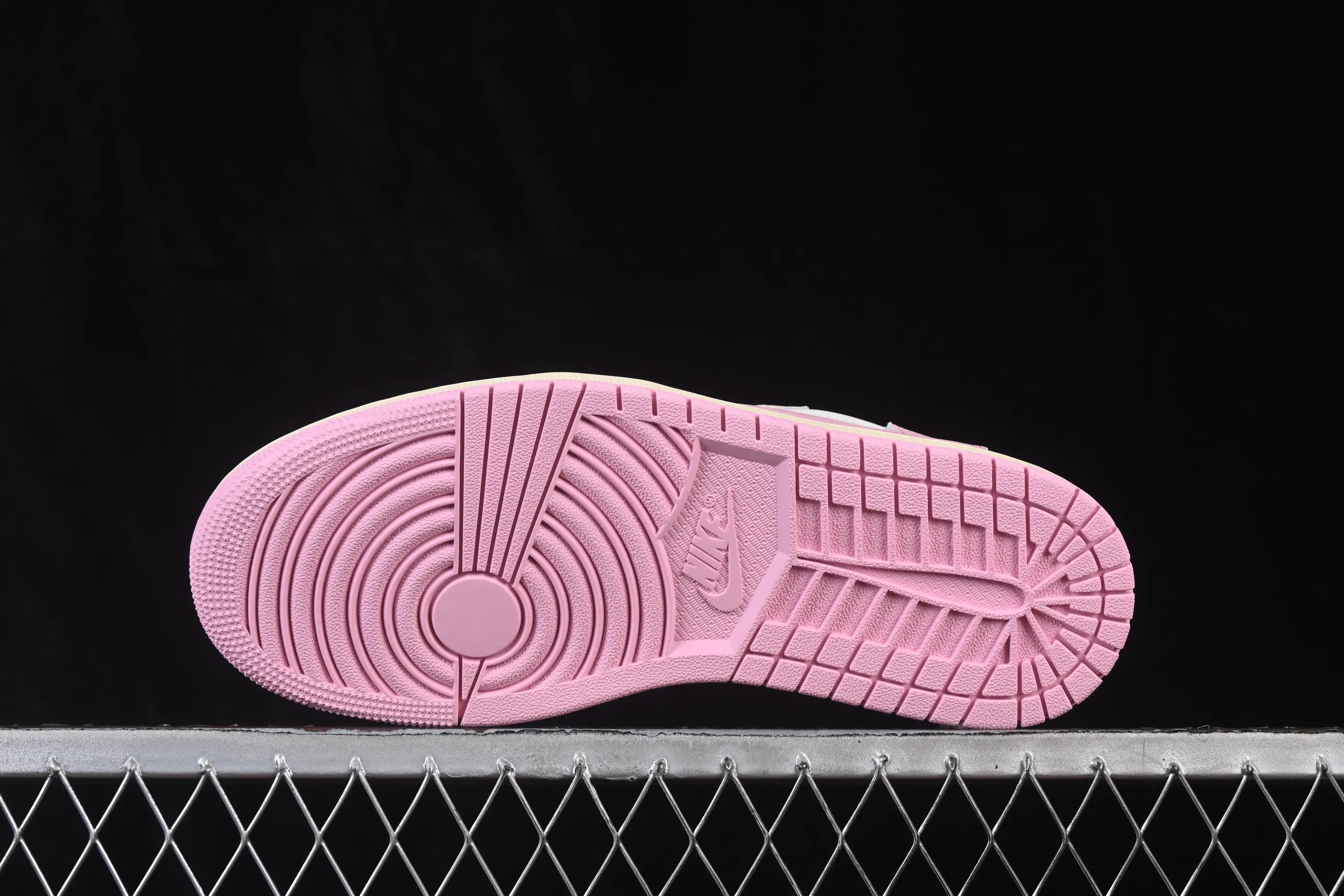 All Categories Air Jordan Jordan series basketball shoes Air Jordan 1 Low LJR version Travis Scott x Air Jordan 1 Low OG AJ1 Joe 1 joint undercut IQ7604-100